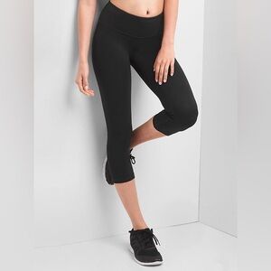 GAP GapFit Gfast Black Capri Leggings